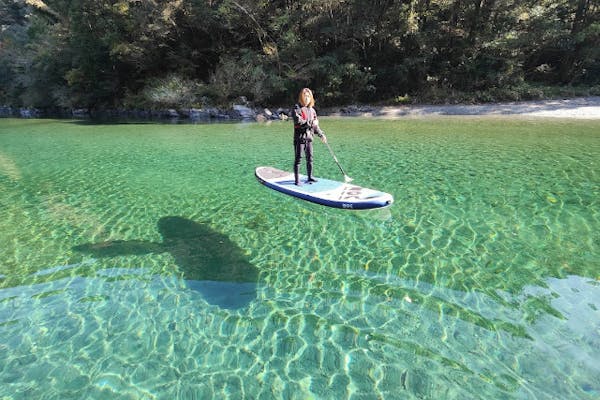 高知・仁淀川・SUP】全部が選べる最強プラン!!「最上流域」「透明SUPあり」☆GoPro又はスマホ＋ドローン撮影標準セット☆ボード の大きさが選べて安心プラン｜アソビュー！