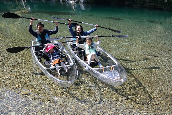 高知・仁淀川・カヤック】仁淀ブルーを堪能！クリスタルカヤックで水上