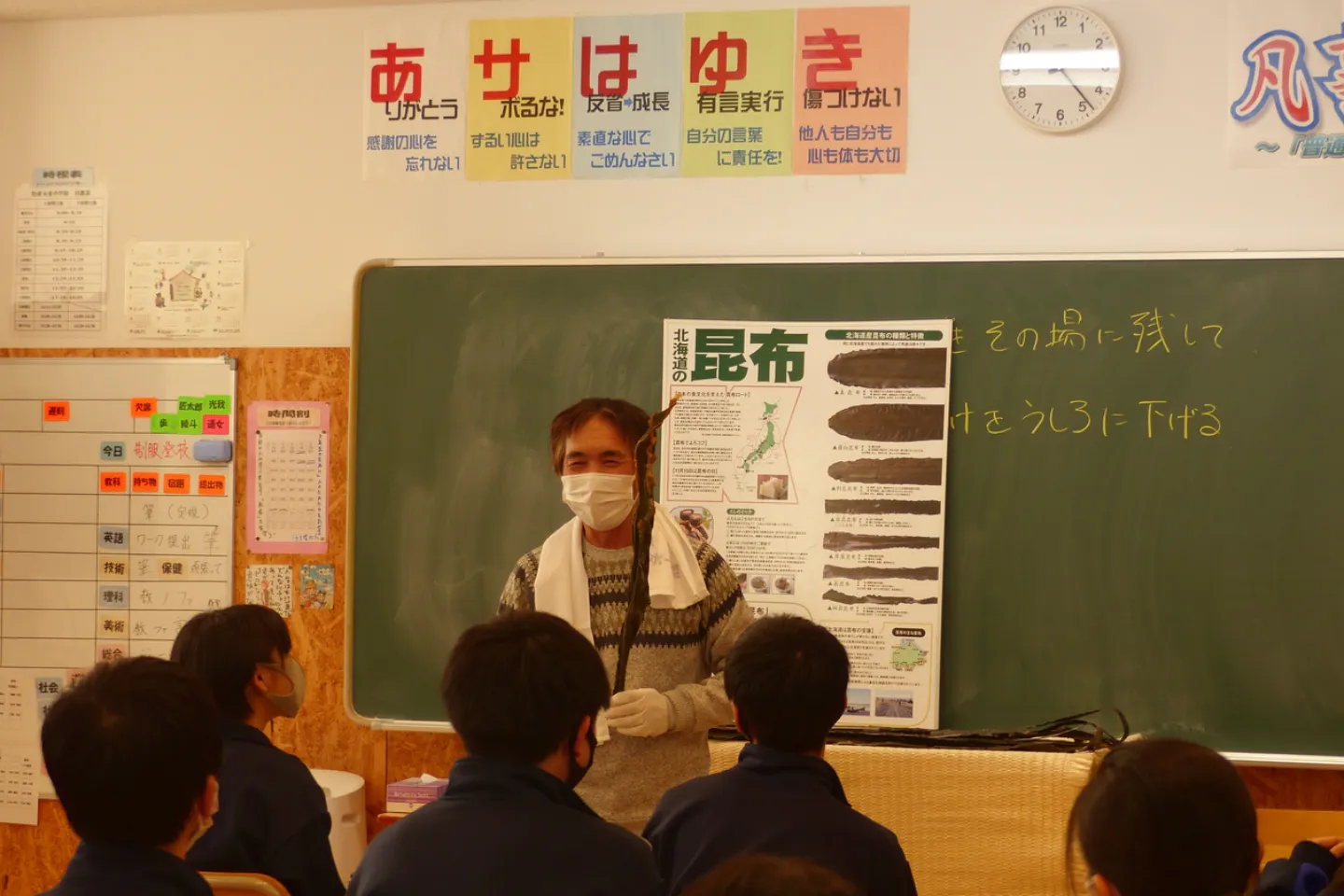 北海道 羅臼 工場見学 昆布倉庫見学と羅臼昆布のヒレかり体験 アソビュー