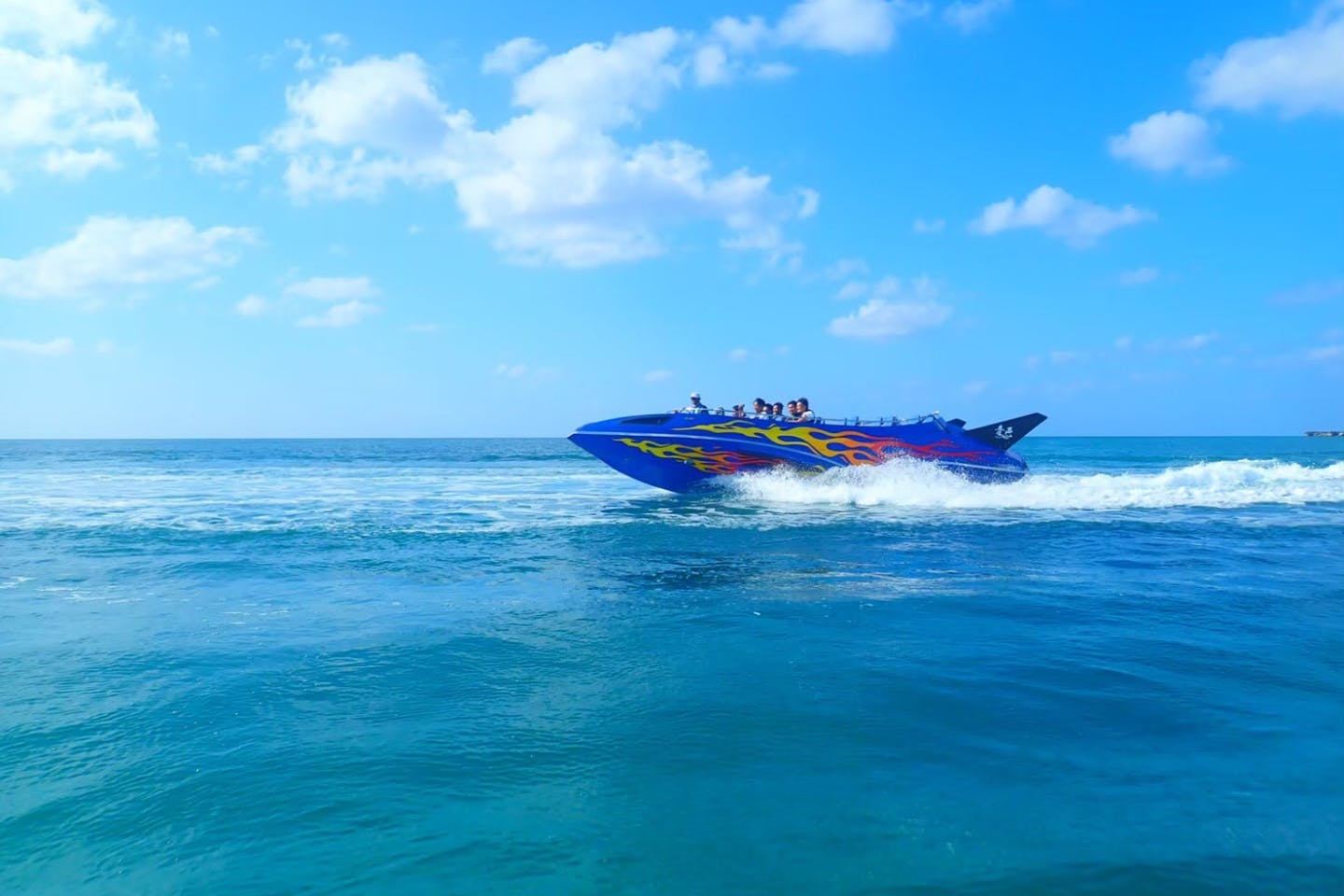 【沖縄・石垣島・クルージング】思いっきり楽しめる！貸し切りジェットボートクルーズ
