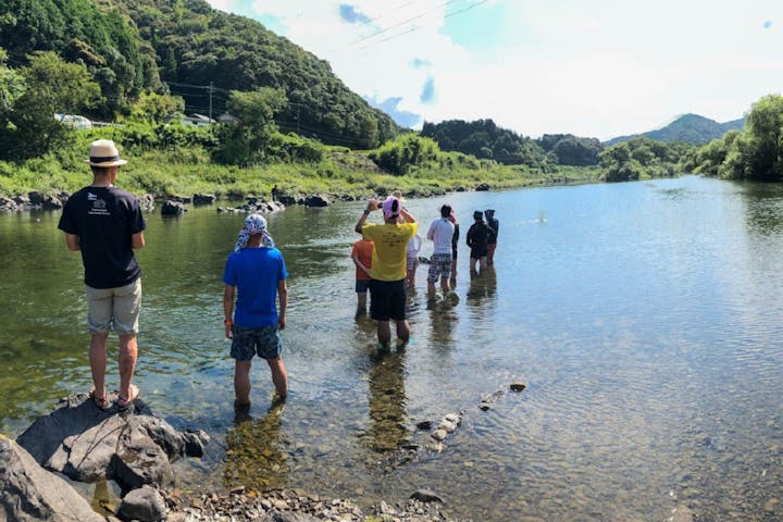 高知 四万十 川釣り 豊かな自然に恵まれた四万十川で川遊び体験 魚釣り 魚獲り アソビュー