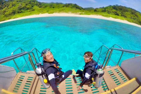 【沖縄・那覇発・慶良間諸島1日・体験ダイビング2ダイブ&シュノーケリング】★ミシュラン二ツ星エリア開催★3ポイント回遊★専門誌で11年連続1位評価★100％完全禁煙船★写真＆送迎＆タオル＆ランチ無料★