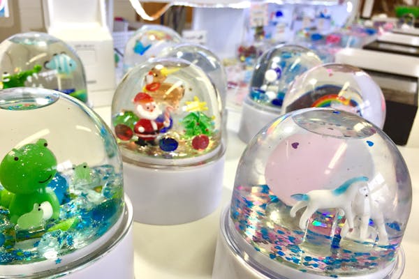 手作りスノードーム・秋田・ふるさと村】インテリアにおすすめ！スノー