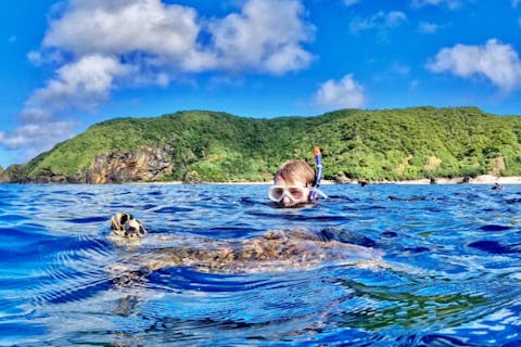 【沖縄・那覇発・慶良間諸島1日・シュノーケリング】★ミシュラン二ツ星エリア開催★3ポイント回遊★専門誌で11年連続1位評価★100％完全禁煙船★写真＆送迎＆タオル＆ランチ無料★