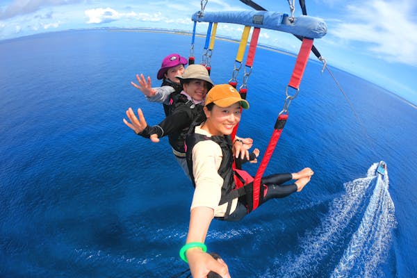 沖縄・那覇発・慶良間諸島・パラセーリング】☆ケラマブルー空中