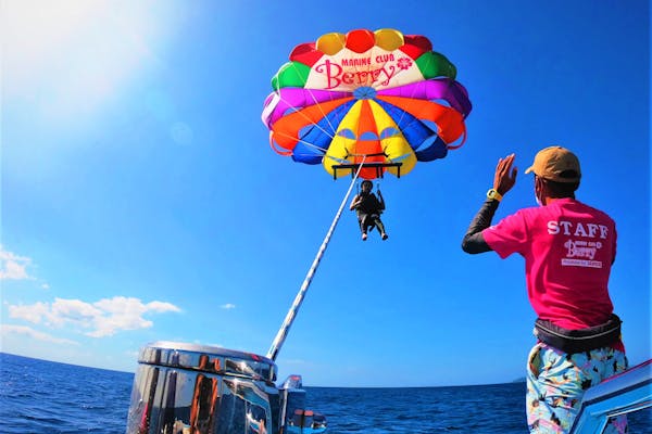 沖縄・那覇発・慶良間諸島・パラセーリング】☆ケラマブルー空中遊泳