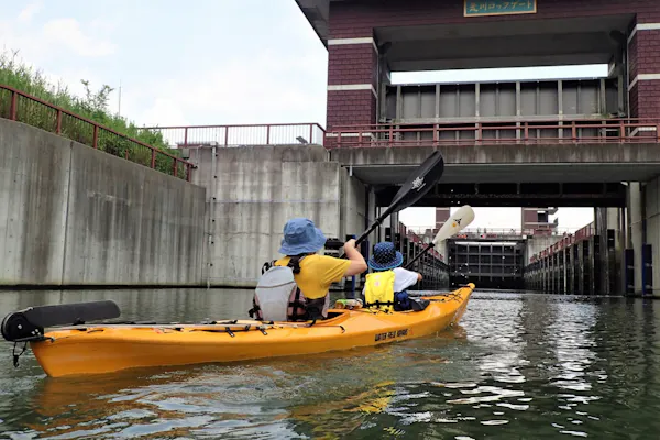 東京・東大島・シーカヤック】まるでパナマ運河！ロックゲートを 