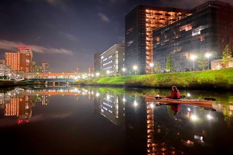 【東京・東大島・シーカヤック】水面に映る夜景を楽しむ。東京水路ナイトパドリング