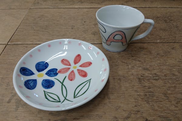 長崎・大村・絵付け】思い思いの絵を描く絵付け体験！カップorお皿（1