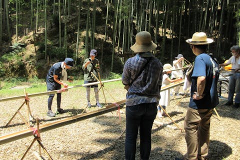 【京都・木津川・料理教室】癒し効果のある竹林内で流しソーメンを自分で作ってみよう