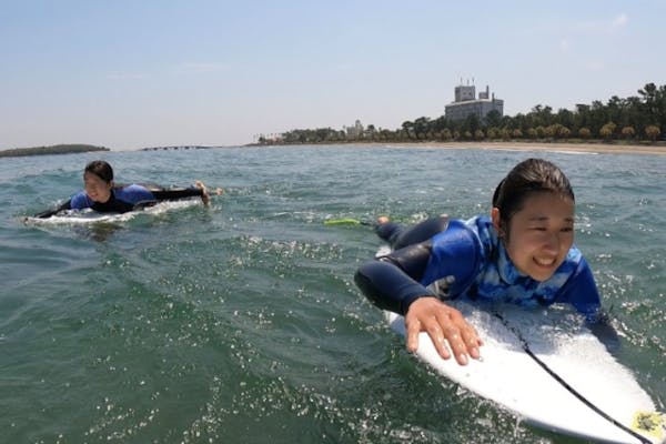 宮崎・サーフィン体験・1.5時間】青島の海を満喫！気軽に楽しめるサーフィン体験｜アソビュー！