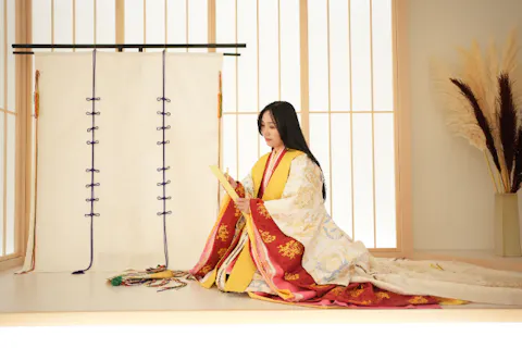 【東京・神楽坂・日本の伝統文化】まるで平安時代のお姫様！気軽に十二単着付け体験