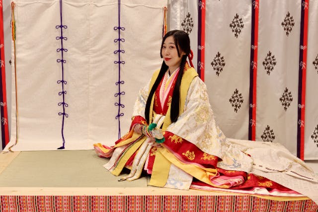 【東京・神楽坂・日本の伝統文化】まるで平安時代のお姫様！気軽に十二単着付け体験