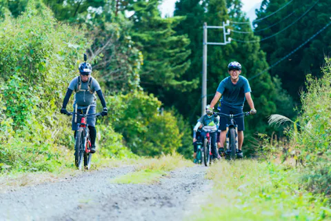 【長野・野沢温泉・MTB】里山トレイルを走るE-BIKEツアー（半日）初心者歓迎・ガイド付き
