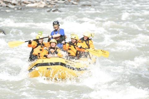 【北海道・上川町・ラフティング】旭川の素敵な景色を堪能できる！カムイコタンラフティングツアー（貸切プラン※6名まで）