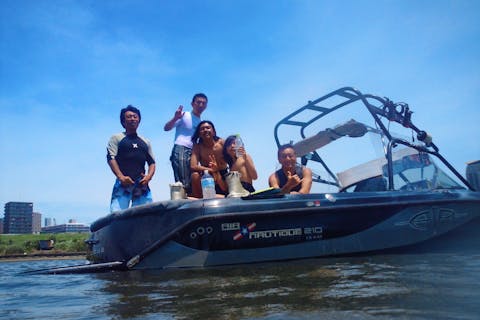 【埼玉・八潮・ウェイクボード】初心者大歓迎！専用ガイドが丁寧にレクチャー！自然の中で水上を滑る爽快感を是非体感してください！