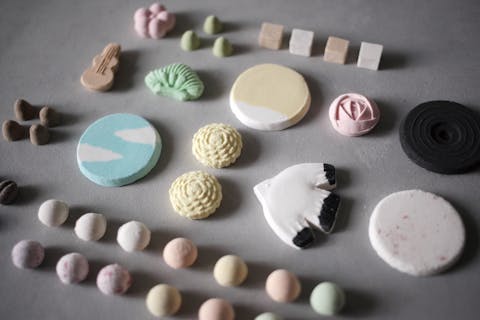 【寺子屋ほへと大阪・和菓子教室】ほっこり愛らしい。和三盆の干菓子作り ※抹茶付き（10個）