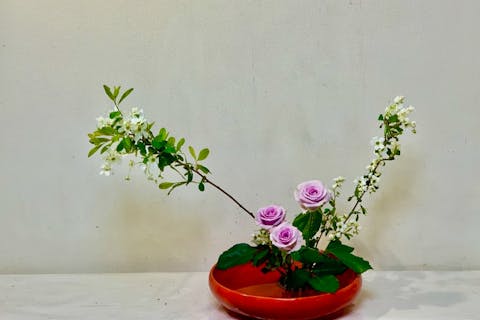 【東京・新宿・生け花教室】気軽に季節のお花でにいけばな体験を楽しもう