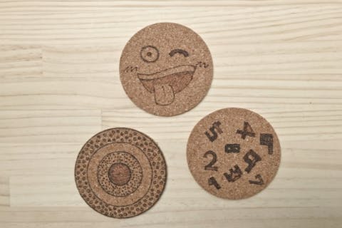 【京都府・京都市・木工教室】旅の思い出になるウッドバーニング体験。コースター3個