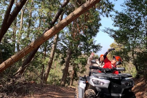 【京都府・京都市・四輪バギー】大型バギーで山頂を目指して山の中を駆け巡る「絶景山頂プラン」　７〜９月は猛暑割キャンペーン開催中！