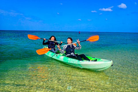 【沖縄・青の洞窟】シュノーケル＆【絶景ビーチ】シーカヤック　写真＆餌付け付