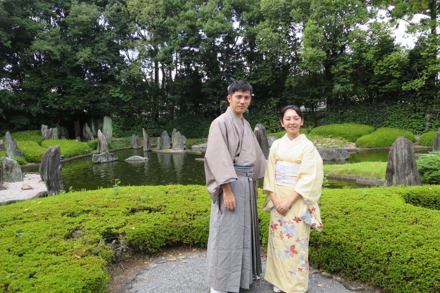 【京都・烏丸・着物レンタル】上質な正絹着物で街歩きデート！カップルで着物レンタル