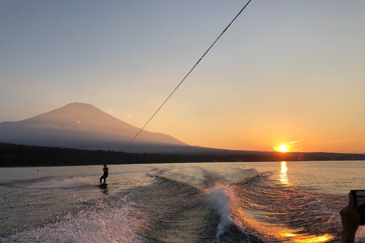 【山梨・山中湖・SUP】富士山をバックに水遊びを堪能！SUP＆ウェイクボード体験