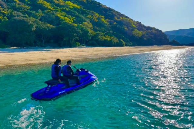 奄美大島【水上バイク】（シュノーケリング付き）南の海でジェット
