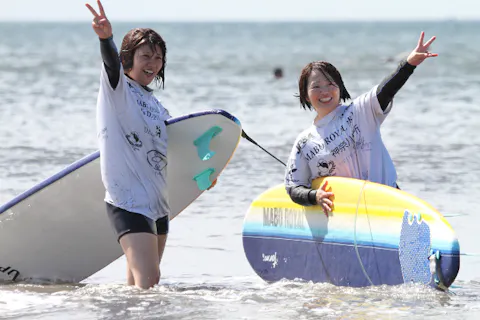 神奈川・茅ヶ崎・サーフィン体験】愛犬と乗る！ドッグサーフィンor