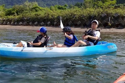 鹿児島・霧島・釣り】桜島を背景に釣り体験！カヤックフィッシング
