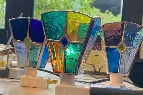 京都・宇治・ステンドグラス体験】輝くランプを手作り！ステンドグラス