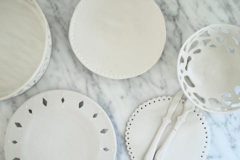 【東京・等々力・手びねり】はじめての方も大歓迎！伸ばして作る、板皿制作体験！白を基調としたおしゃれなスタジオで陶芸作家気分＜自由が丘・二子玉川から好アクセス＞3歳から参加OK！1～2個作れる！