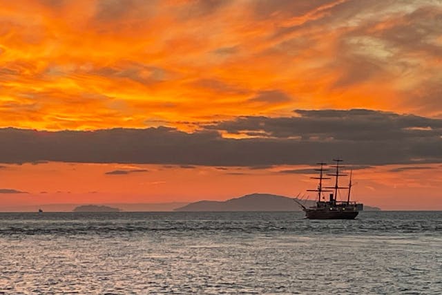 【兵庫・淡路島・クルージング】美しい夕焼けを船上から眺める贅沢なひと時♪淡路島西海岸サンセットクルーズ