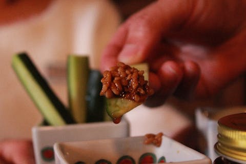 【石川・七尾・醤油作り】能登の老舗醤油店で女将に習う。醤油麹作り＆醤油蔵見学体験