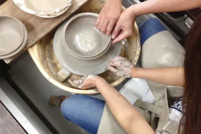 大阪府・大阪市・ 電動ろくろ】粘土使い放題！あこがれの電動ろくろで