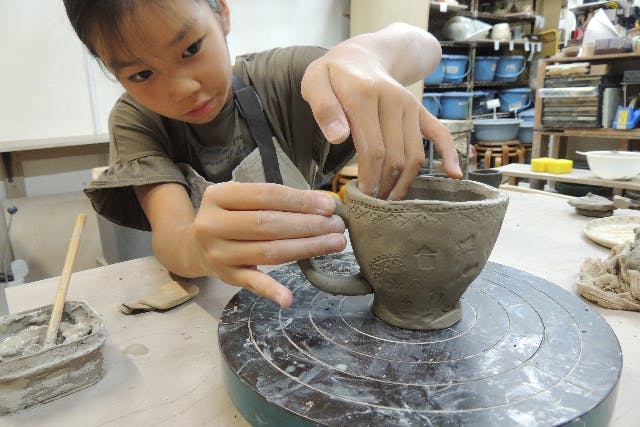 【東京・広尾・手びねり】お子さまと一緒に参加！家族で楽しむ陶芸体験　陶器1‐3個