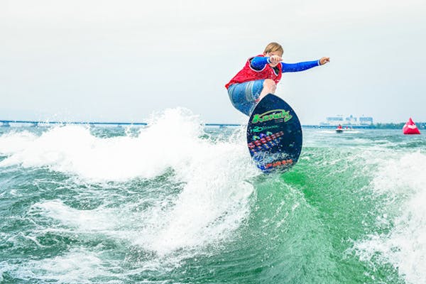 フリーモーション ウェイクボード 全長約132.5cm ビンディングセット