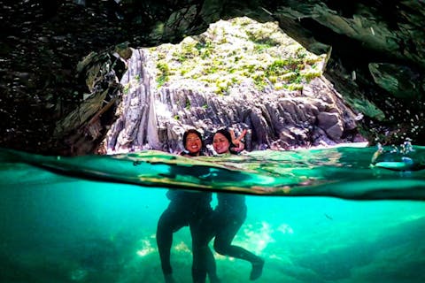 【三重県・志摩市・シーカヤック】大人気！青の洞窟カヤックガイドツアー