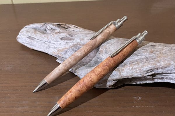 【あせ】完成しました。木軸　手作り　木のボールペン 杢軸ボールペン】トチ 縮み杢（ちぢみもく） 極上 / ノック式