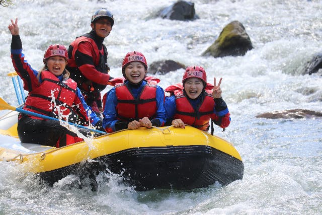 【北海道・ニセコ・ラフティング】雄大な景色を満喫しながら川で遊ぼう！