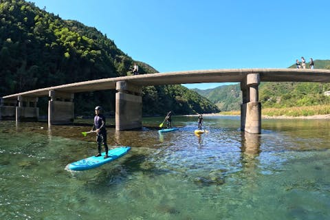 【高知・仁淀川・SUP】鮎漁期間外限定プラン!! SUPで仁淀川をスリリング川下り体験 （SUP経験1回以上のかた対象）