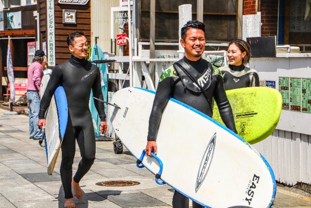 【神奈川・藤沢・サーフィン体験】＊＊梅雨入り！6月限定割引キャンペーン＊＊　1名様〜3名様　海まで1分　初心者・遅めデビューでも安心！少人数制のサーフィン体験！