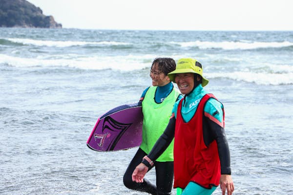 神奈川・藤沢・サーフィン体験】《団体割》4名様以上で 海まで1分