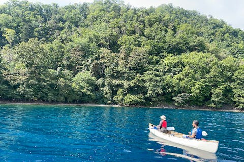 【北海道・支笏湖・レイクカヌー】世界的に珍しい地形を満喫！水中の絶壁カヌーツアー