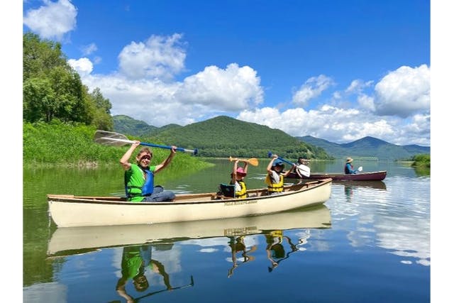 【北海道・かなやま湖・レイクカヌー】＜1.5時間コース＞水上からの風景を満喫！対岸にわたって休憩タイム＆散策も楽しもう！ ペット可能！