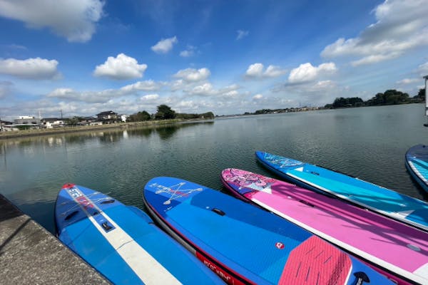 茨城・下妻】SUPの聖地「砂沼」の市街中心部でSUP・ドッグSUP体験をしよう！＜初心者にもおすすめ！＞｜アソビュー！