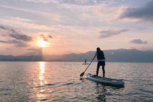 【滋賀・琵琶湖・SUP】自然の景色を楽しむサンセット・サンライズSUPツアー