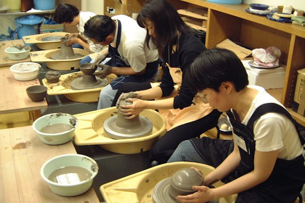 やきものの釉 授業形式で初歩から学ぶ　陶芸　ロクロ　シンポ　陶器　磁器 やきものの釉 授業形式で初歩から学ぶ 陶芸 ロクロ シンポ 陶器 磁器