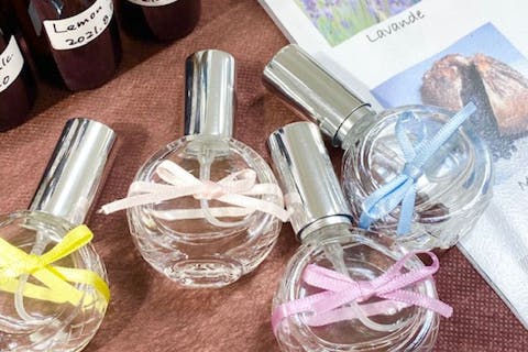 愛知 名古屋 調香体験 日本の森から生まれた精油yuicaを使って香水作り体験 1個 アソビュー