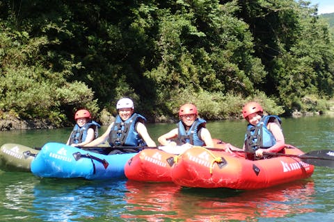 仁淀川パックラフト 仁淀ブルーを一人乗りボートで疾走しよう！写真データ無料